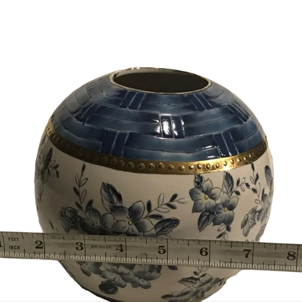 N/A round blue